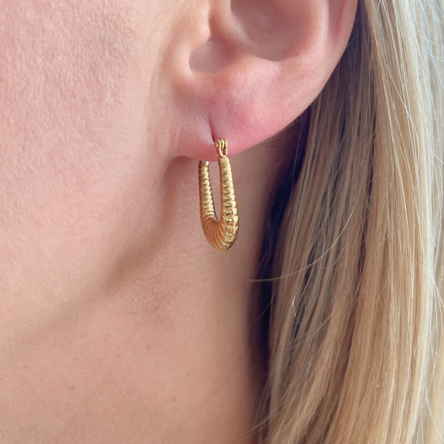 Gold Ribbed U-Shape Hoop