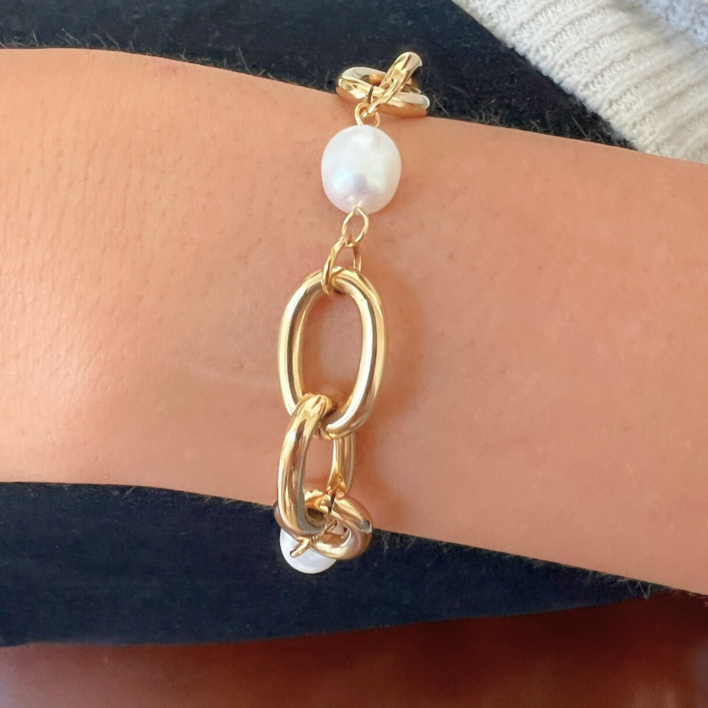 Gold Oval Link Bracelet with Baroque Pearls