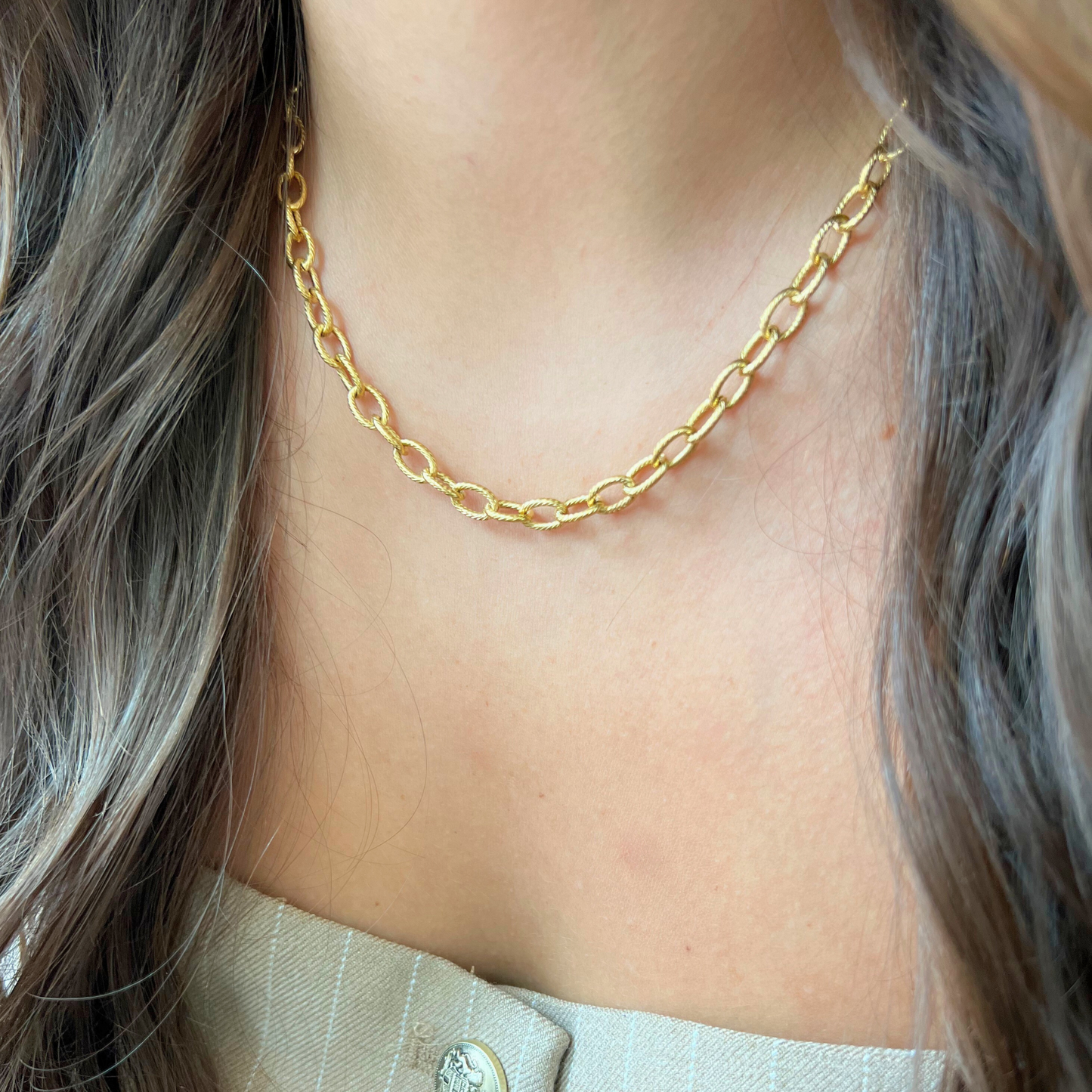 Gold small textured oval link necklace